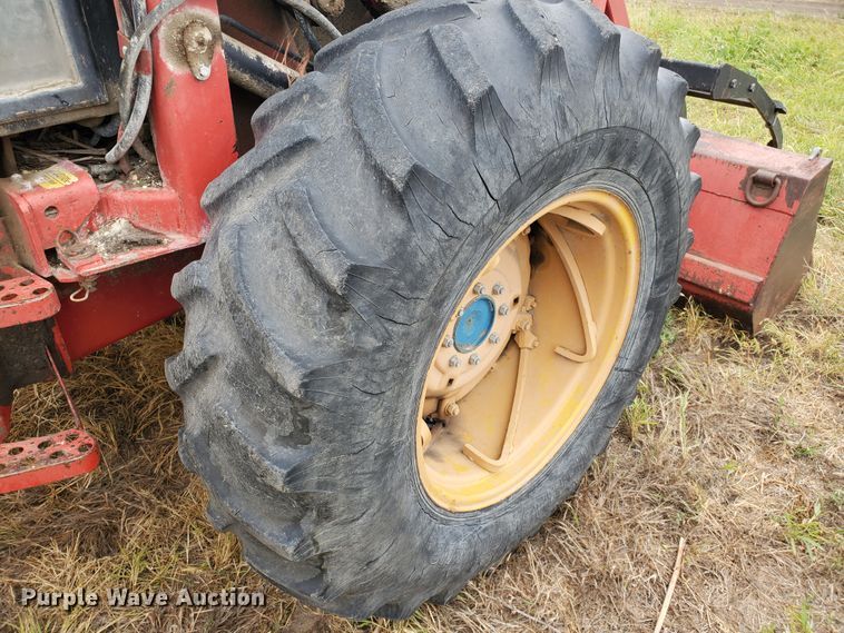 image for item DF5726 1985 Versatile 276  4WD bi-directional tractor