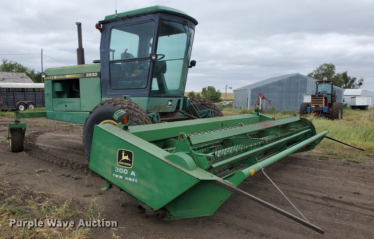 image for item DF5727 John Deere 3830  windrower