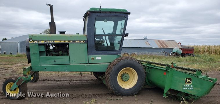 image for item DF5727 John Deere 3830  windrower