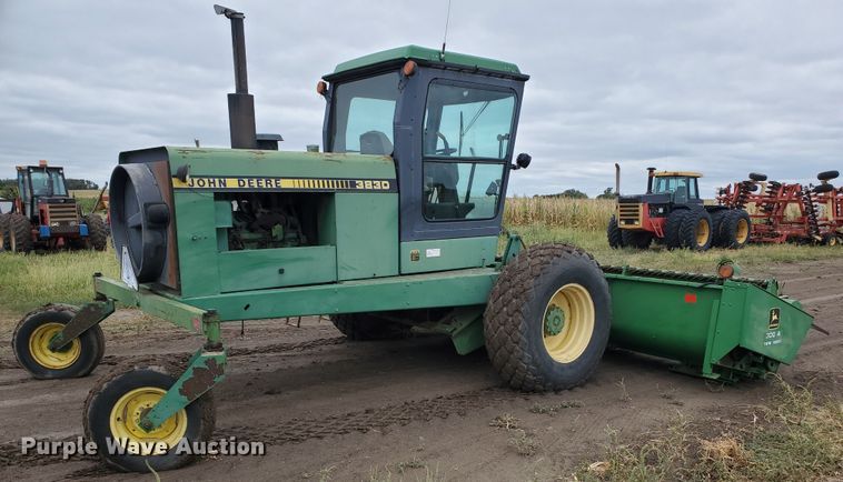 image for item DF5727 John Deere 3830  windrower