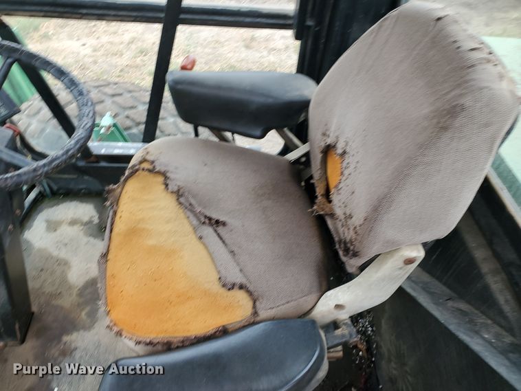 image for item DF5727 John Deere 3830  windrower