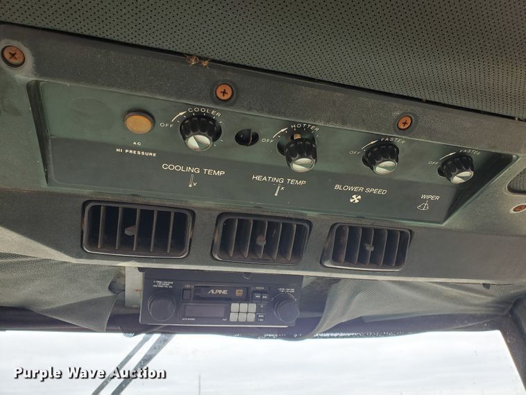 image for item DF5727 John Deere 3830  windrower