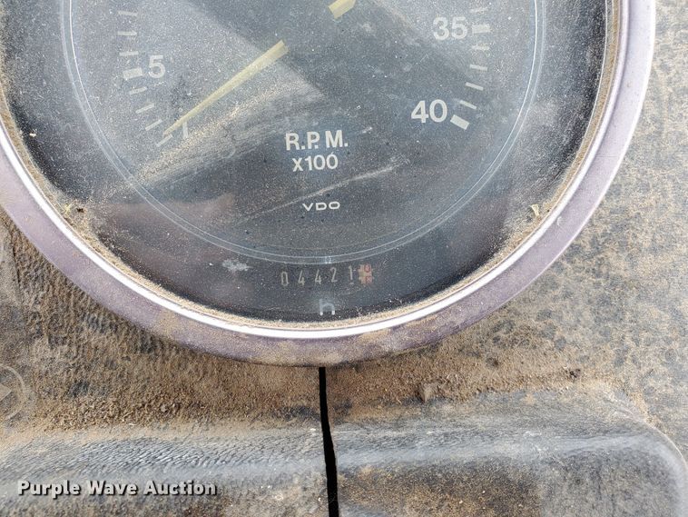 image for item DF5727 John Deere 3830  windrower