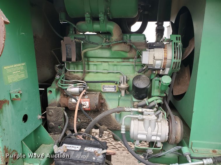 image for item DF5727 John Deere 3830  windrower