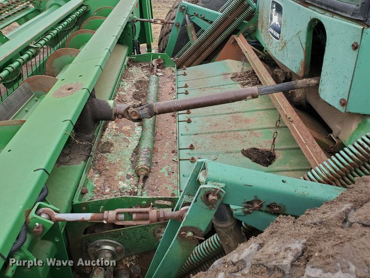 image for item DF5727 John Deere 3830  windrower