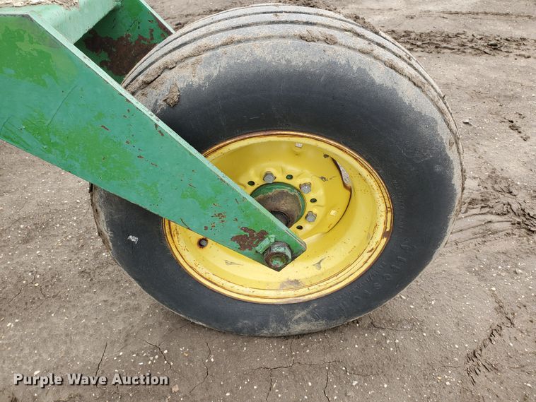 image for item DF5727 John Deere 3830  windrower