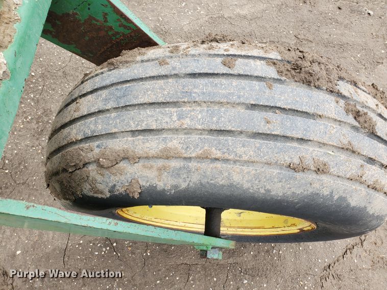 image for item DF5727 John Deere 3830  windrower