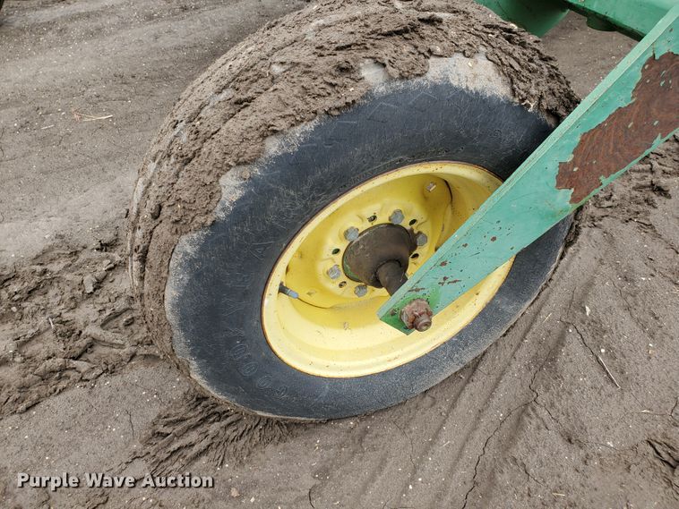 image for item DF5727 John Deere 3830  windrower