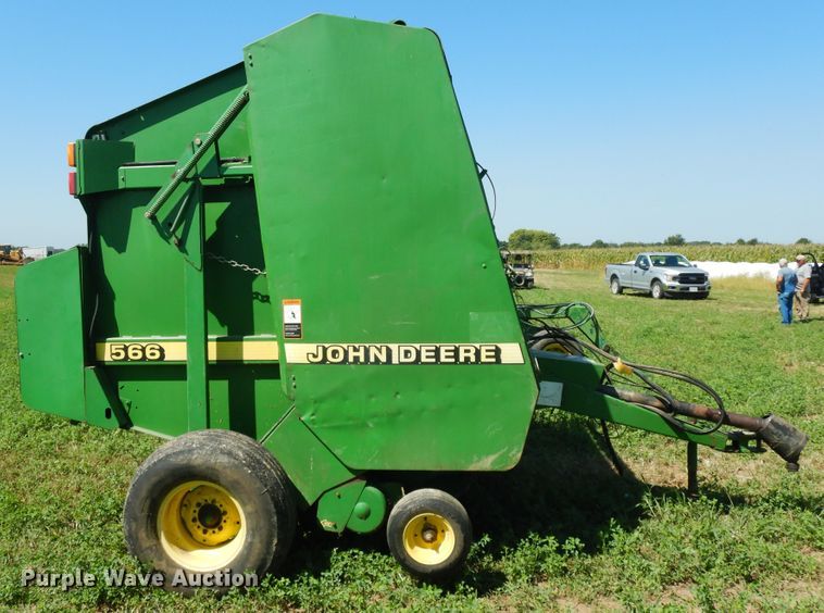 image for item DF6666 2002 John Deere 566  round baler