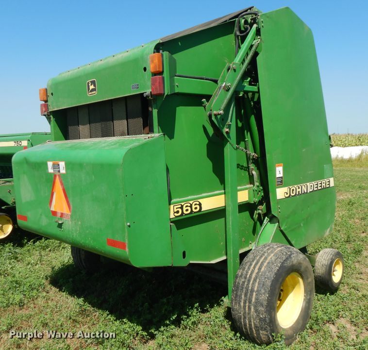 image for item DF6666 2002 John Deere 566  round baler