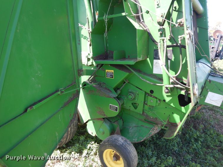 image for item DF6666 2002 John Deere 566  round baler