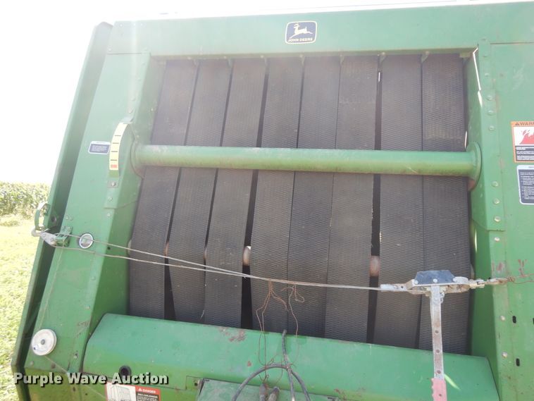 image for item DF6666 2002 John Deere 566  round baler