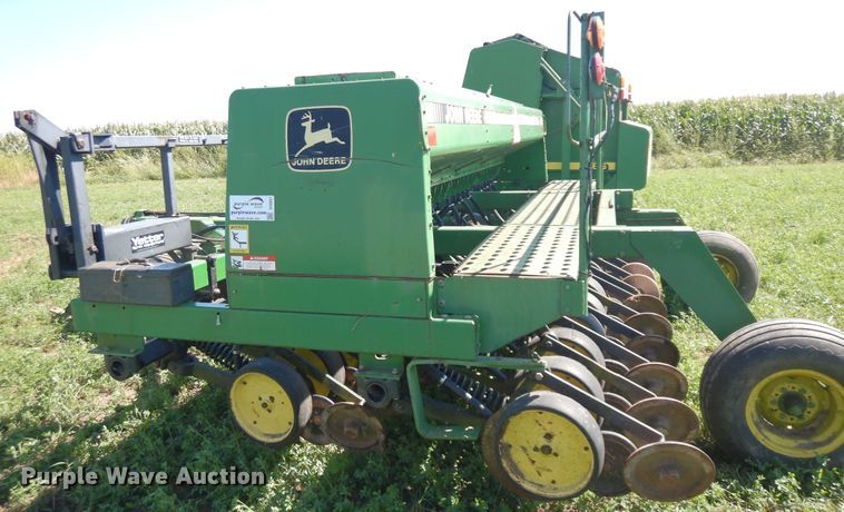 image for item DF6667 2007 John Deere 750 split row grain drill