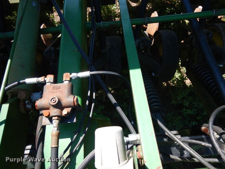 image for item DF6667 2007 John Deere 750 split row grain drill