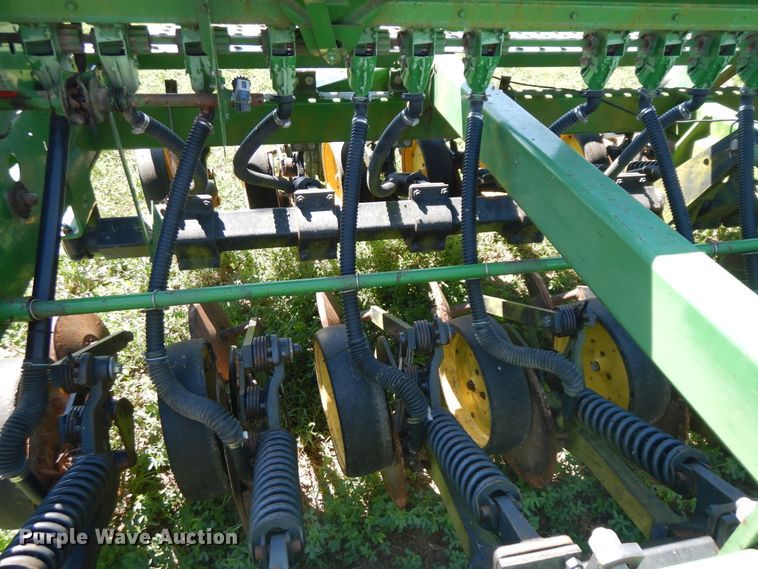 image for item DF6667 2007 John Deere 750 split row grain drill