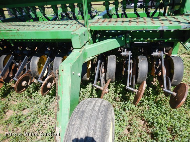 image for item DF6667 2007 John Deere 750 split row grain drill