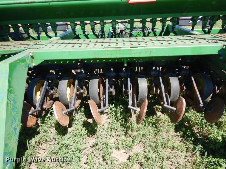 image for item DF6667 2007 John Deere 750 split row grain drill
