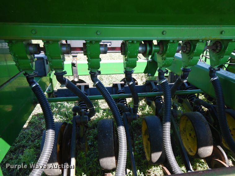 image for item DF6667 2007 John Deere 750 split row grain drill