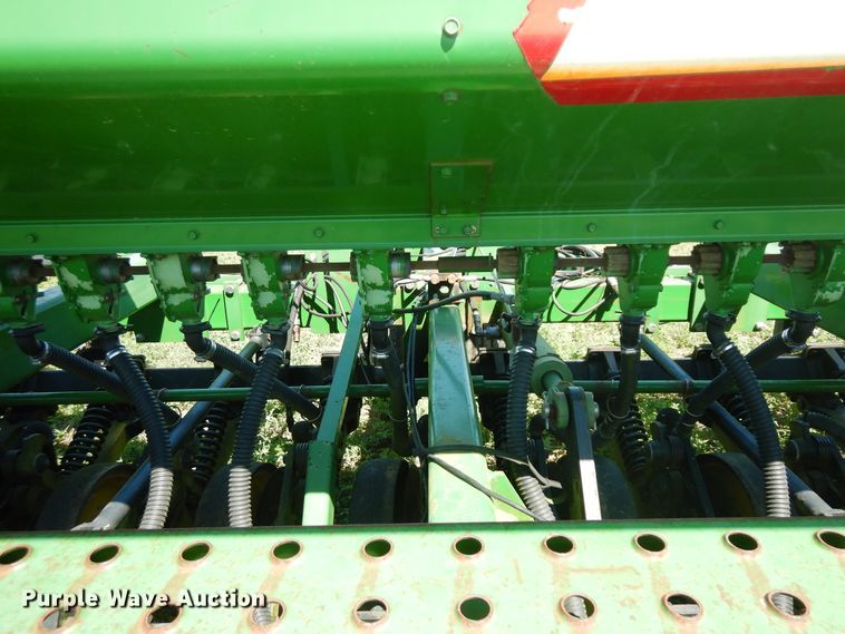 image for item DF6667 2007 John Deere 750 split row grain drill