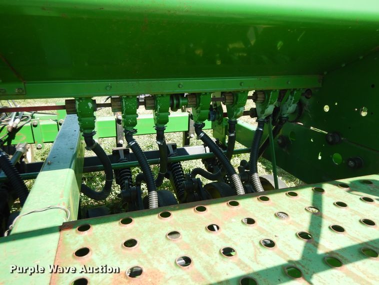 image for item DF6667 2007 John Deere 750 split row grain drill