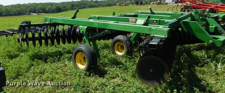 image for item DF6668 John Deere 630 off-set disk