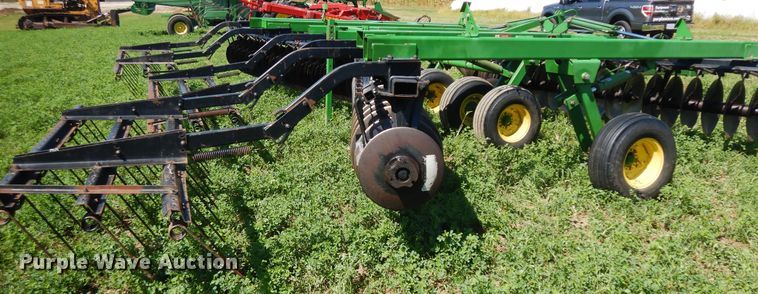 image for item DF6668 John Deere 630 off-set disk