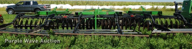 image for item DF6668 John Deere 630 off-set disk