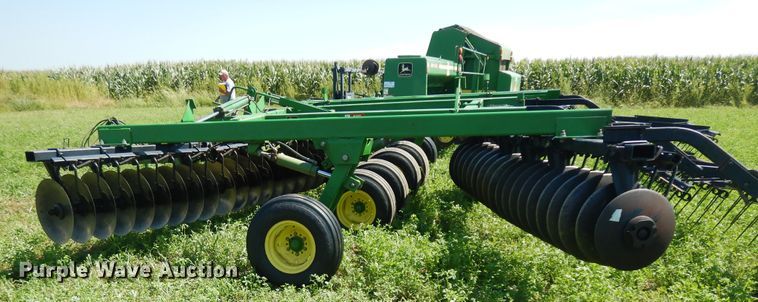 image for item DF6668 John Deere 630 off-set disk