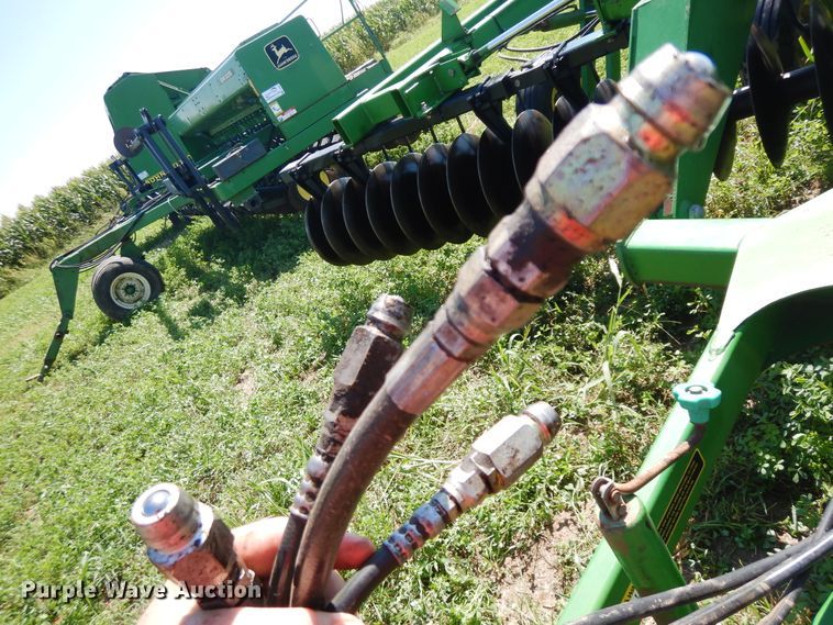 image for item DF6668 John Deere 630 off-set disk