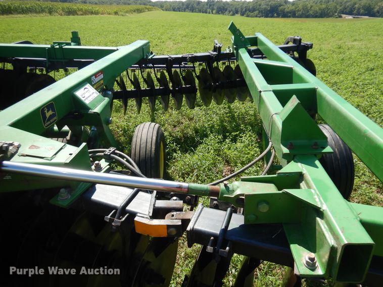 image for item DF6668 John Deere 630 off-set disk