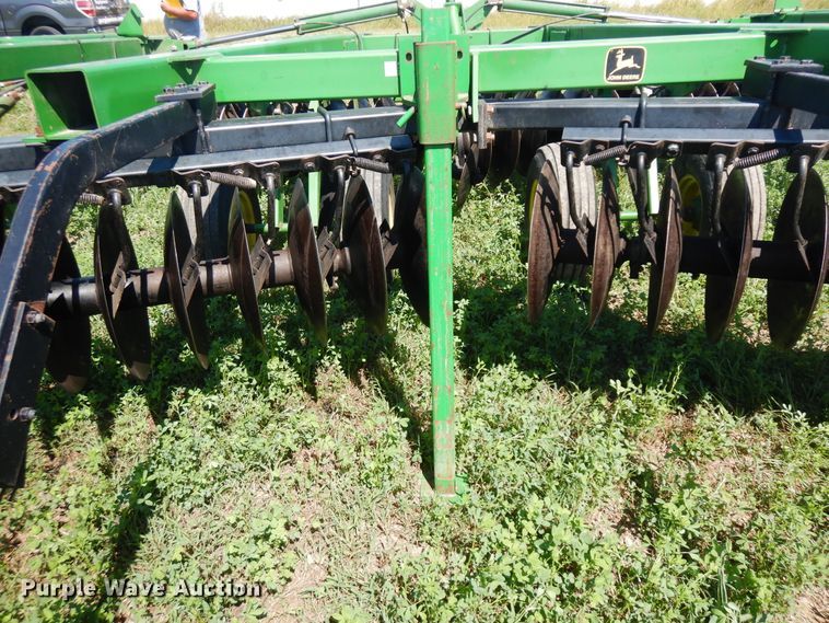 image for item DF6668 John Deere 630 off-set disk