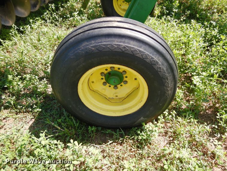 image for item DF6668 John Deere 630 off-set disk