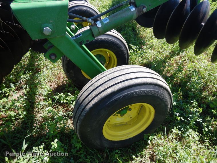 image for item DF6668 John Deere 630 off-set disk