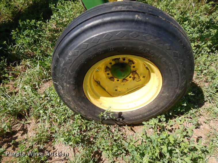 image for item DF6668 John Deere 630 off-set disk