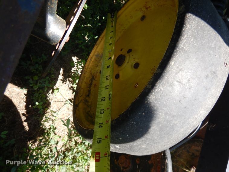 image for item DF6668 John Deere 630 off-set disk