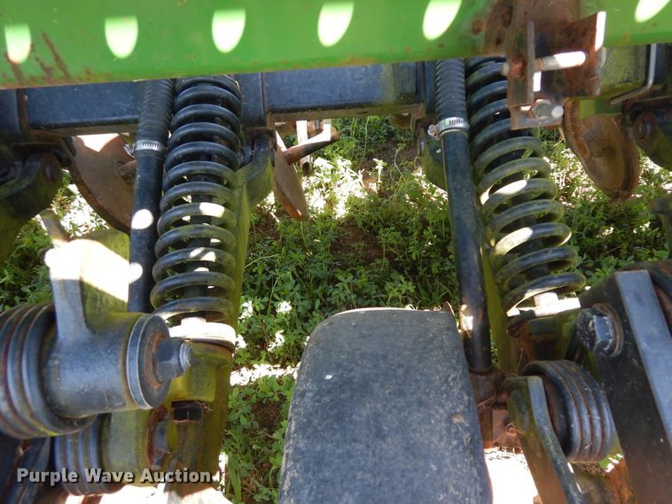 image for item DF6668 John Deere 630 off-set disk