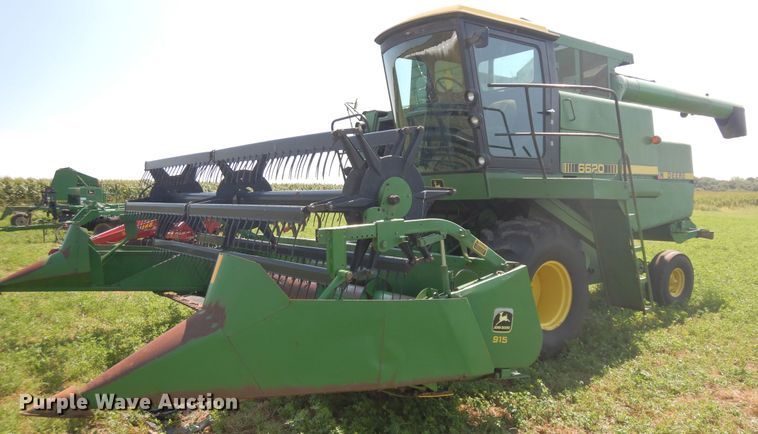 image for item DF6670 1980 John Deere 6620 combine
