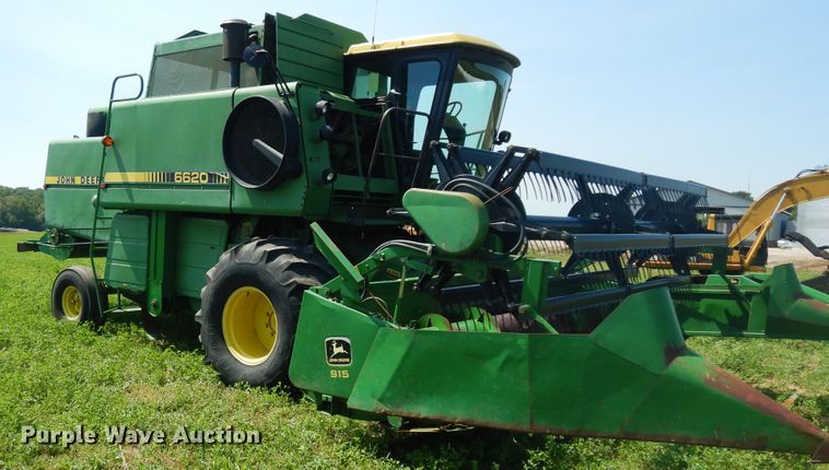 image for item DF6670 1980 John Deere 6620 combine