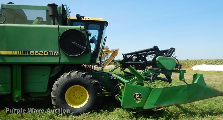 image for item DF6670 1980 John Deere 6620 combine