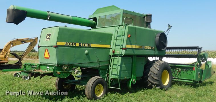 image for item DF6670 1980 John Deere 6620 combine
