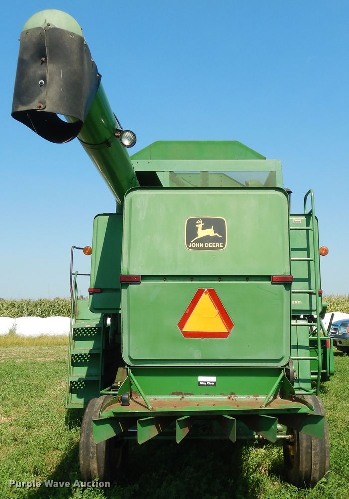 image for item DF6670 1980 John Deere 6620 combine