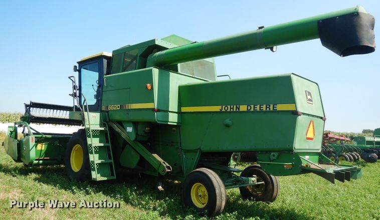 image for item DF6670 1980 John Deere 6620 combine