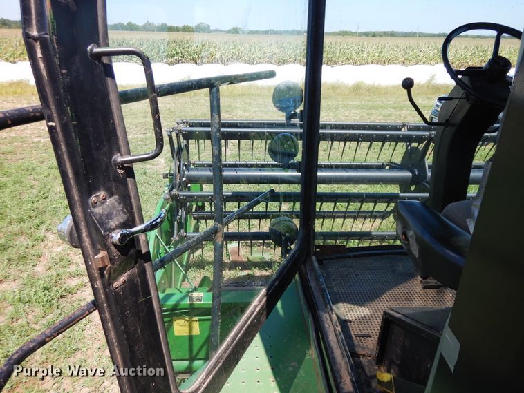 image for item DF6670 1980 John Deere 6620 combine