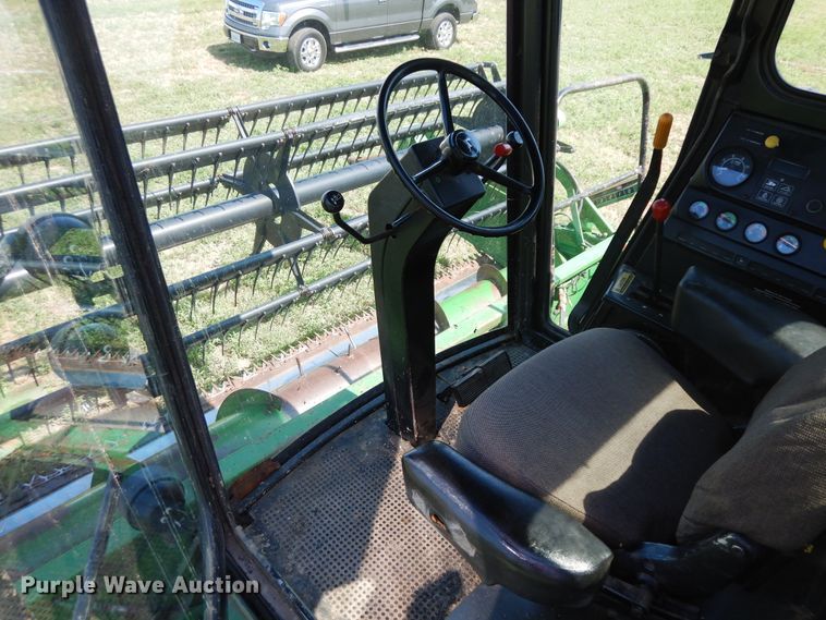 image for item DF6670 1980 John Deere 6620 combine