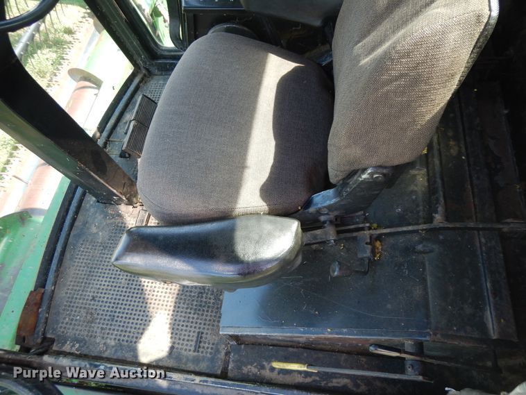 image for item DF6670 1980 John Deere 6620 combine