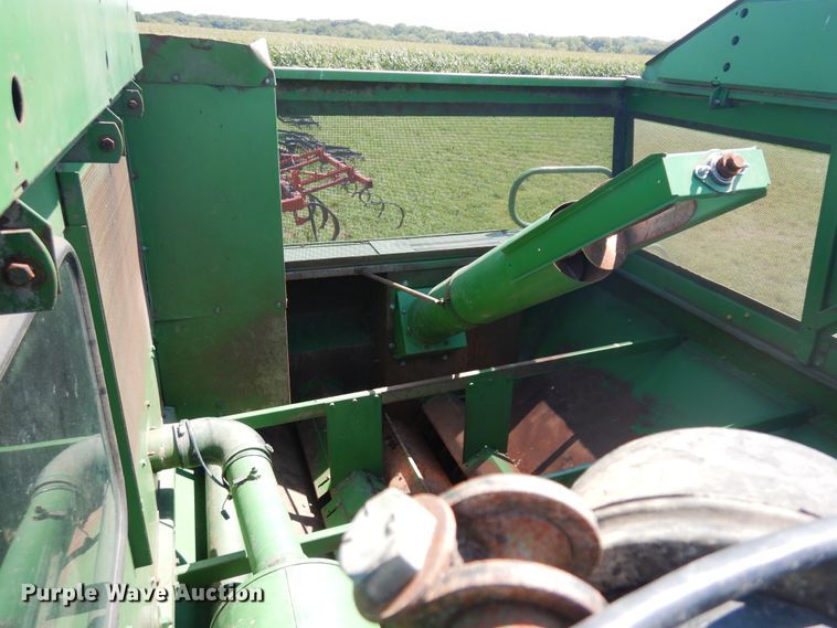 image for item DF6670 1980 John Deere 6620 combine