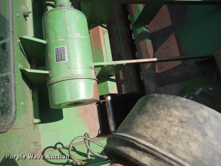 image for item DF6670 1980 John Deere 6620 combine