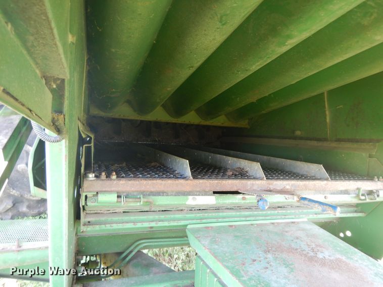 image for item DF6670 1980 John Deere 6620 combine