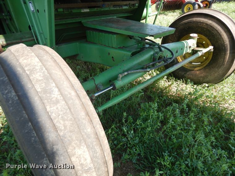 image for item DF6670 1980 John Deere 6620 combine