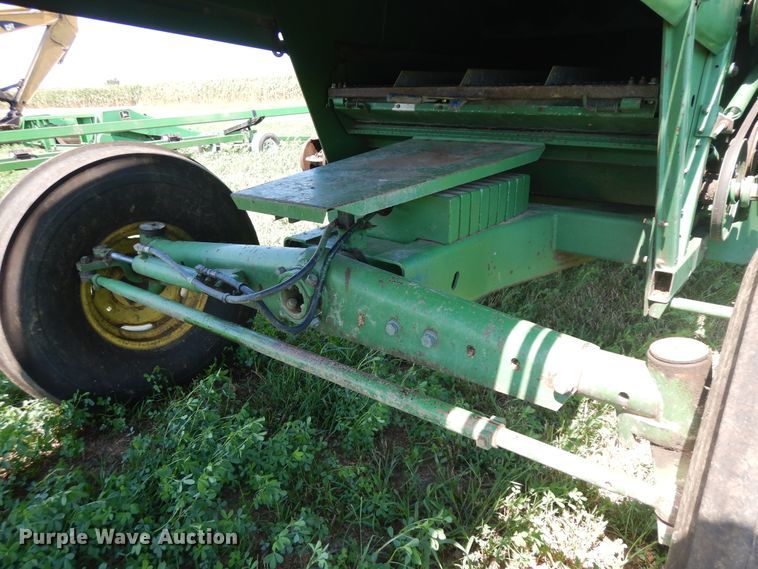 image for item DF6670 1980 John Deere 6620 combine